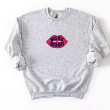 Bisou Bisou Embroidery - Gildan Crewneck Sweatshirt