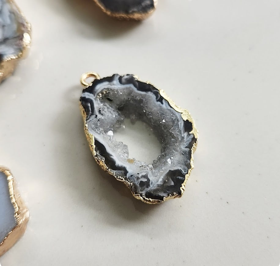 Gold Plated Geode/Agate Slice Pendant Necklace
