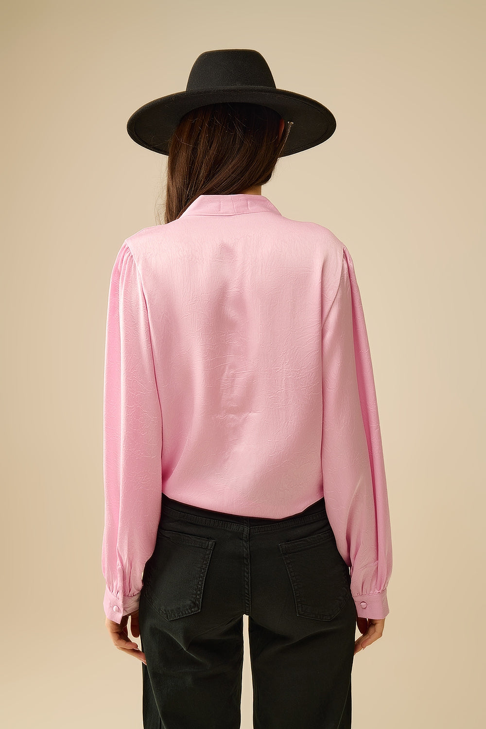 Cropped Shirt in Pink Featuring Knot