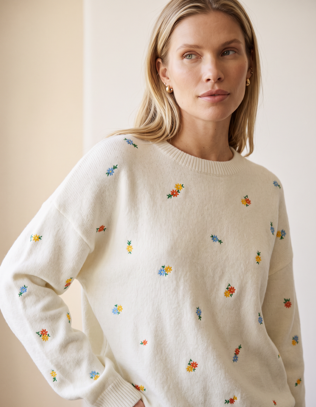 Crew Neck Knit Sweater with Floral Embroidery