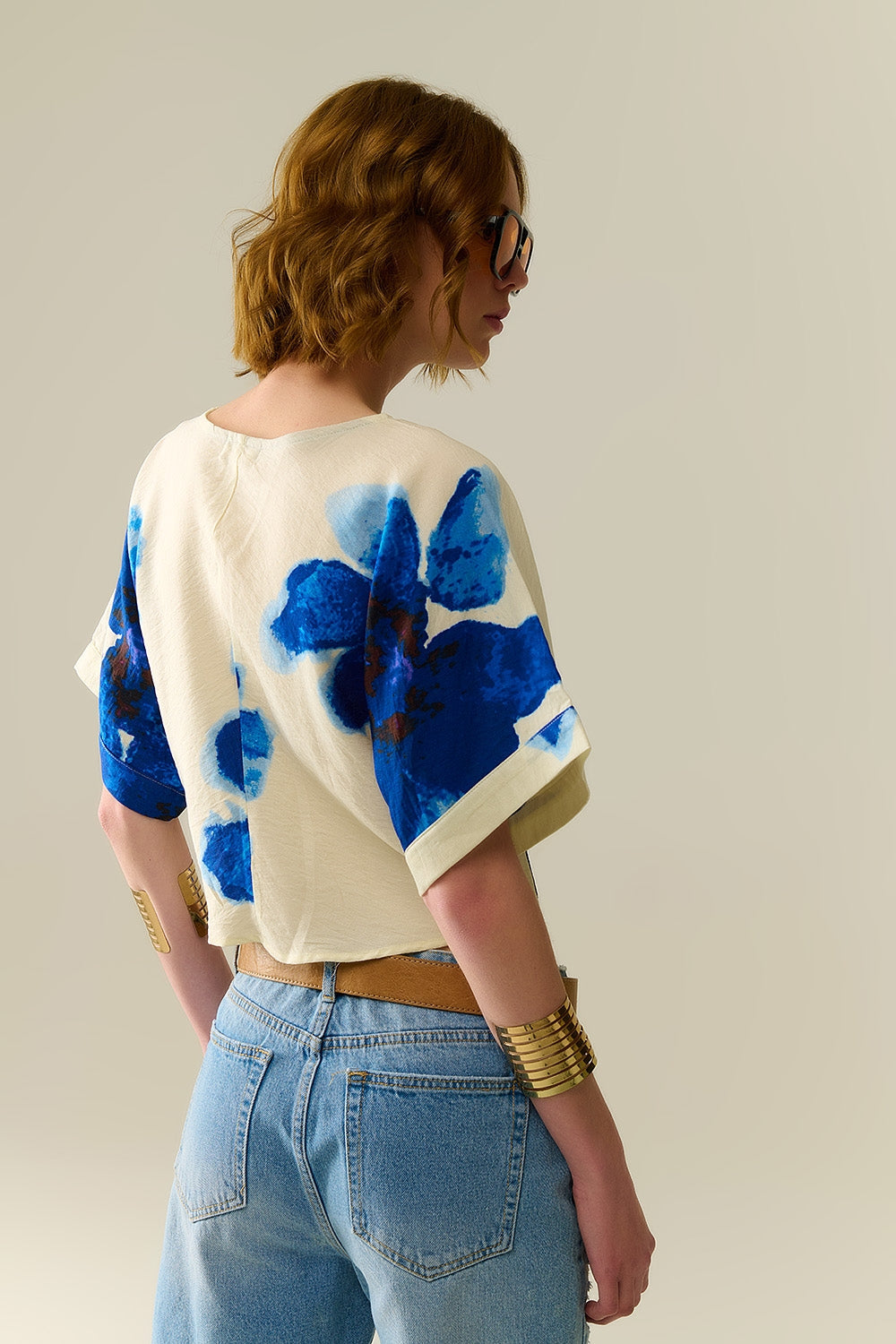 Cropped White Blouse With Tropical Floral Print in Blue