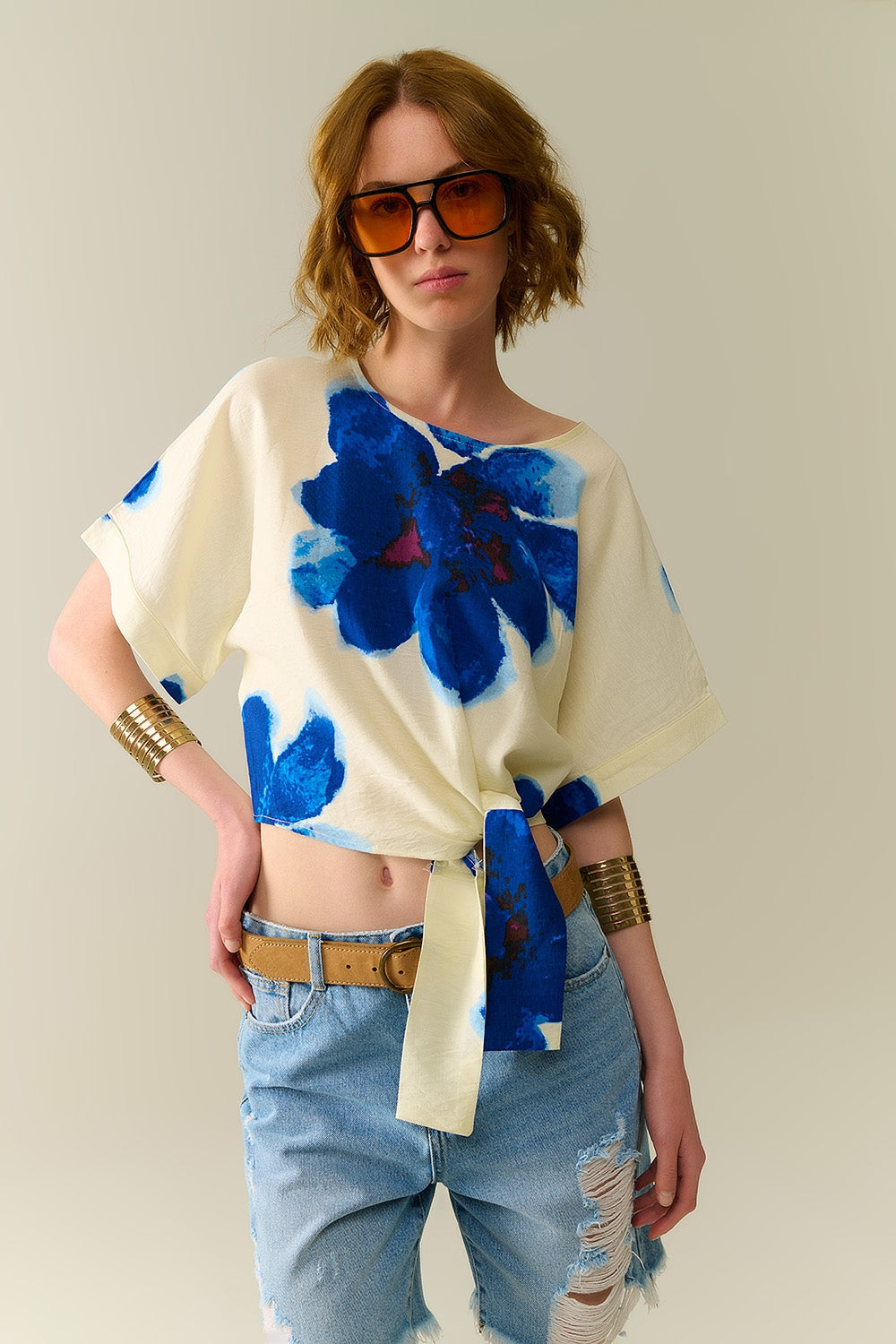 Cropped White Blouse With Tropical Floral Print in Blue