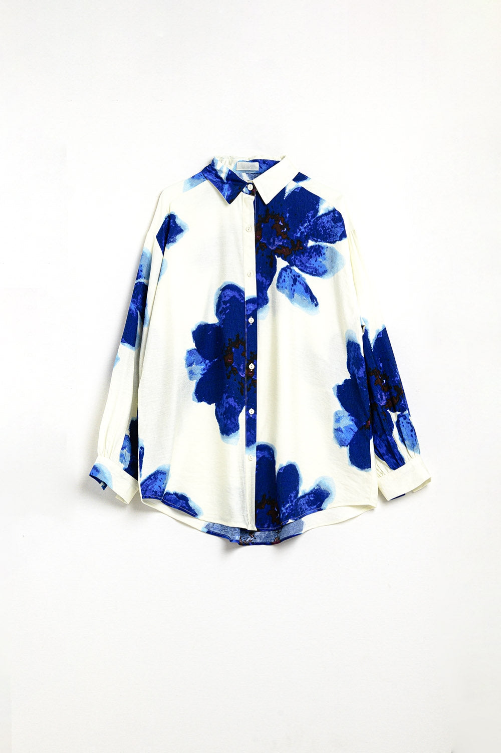 Relaxed Shirt in White With Blue Tropical Flower Print