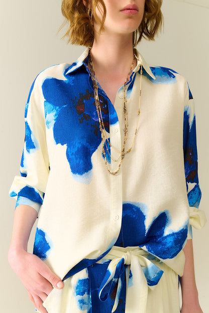 Relaxed Shirt in White With Blue Tropical Flower Print